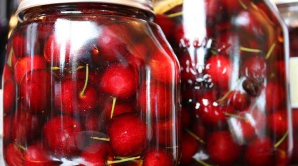 vizitator prins cand incerca sa introduca in penitenciarul colibasi doua telefoane mobile ascunse in cutii de compot