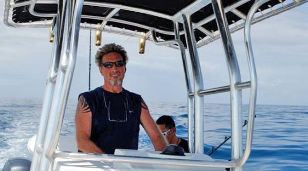 fondatorul companiei mcafee cautat pentru crima stau ingropat in nisip cu o cutie de carton pe cap este foarte inconfortabil