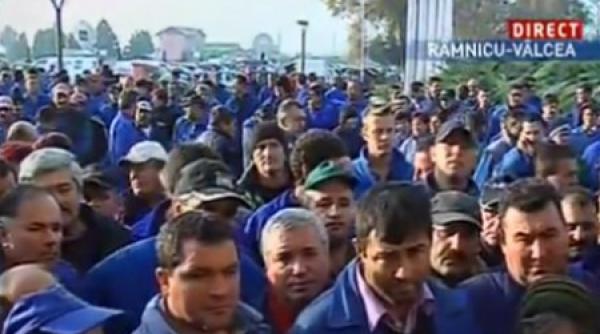 oltchim a treia zi de proteste sute de oameni cer sa discute cu victor ponta