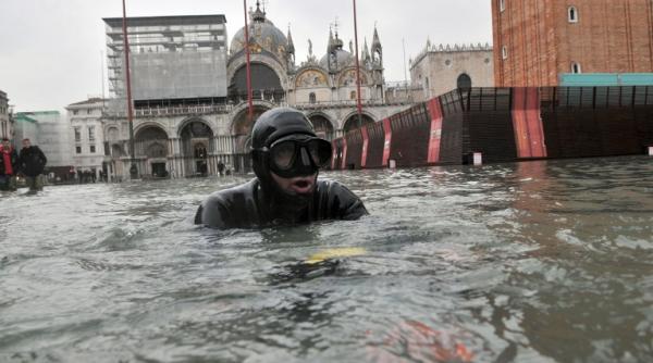 inundatiile din toscana au ucis un roman barbatul avea 35 de ani si a fost gasit pe fundul lacului burano