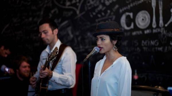 video alaturi de prieteni aylin si a lansat noul clip