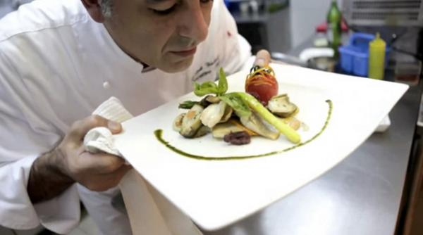 reteta lui chef joseph hadad lup de mare servit cu sos mediteranean si migdale crocante