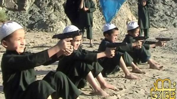 copii de nici cinci ani pregatiti de talibanii pakistanezi sa devina kamikaze
