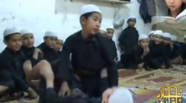 teroristi la 5 ani vezi cum talibanii antreneaza sa ucida copii de gradinita video