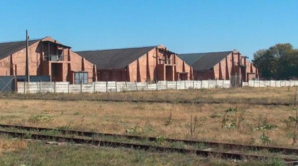 o bucuresteanca a vandut unui naiv gara din snagov dar si un tren cu 12 vagoane