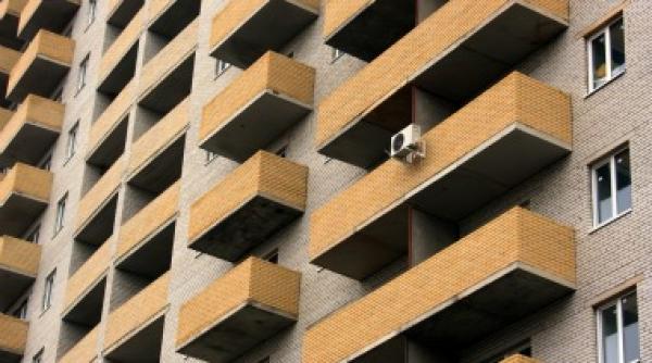 o pata de culoare intr o piata gri secretele celor care construiesc sute de apartamente noi