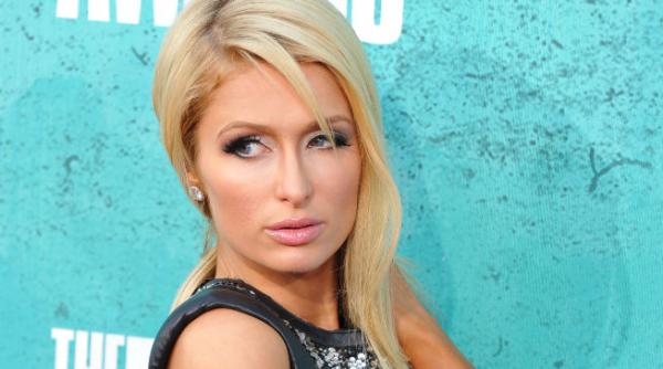 paris hilton insulta mecca musulmanii sunt revoltati pentru ca vedeta a deschis un magazin in orasul sfant