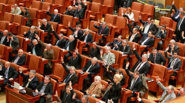 parlamentul a adoptat o rezolutie pe tema bugetului multianual al ue 2014 2020