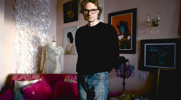 simon toyne recitesc tacerea mieilor de fiecare data inainte de a incepe un nou roman