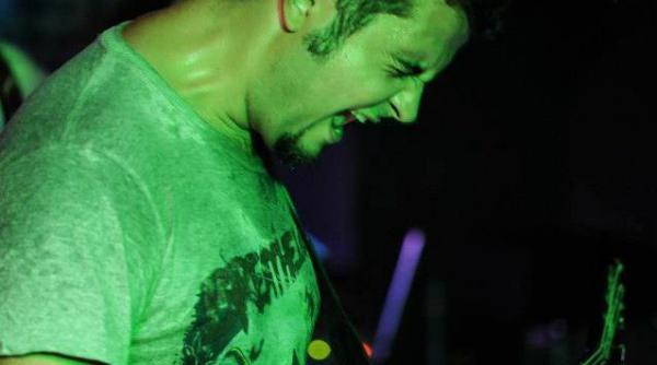 concert unicat reuniunea grupului crize in fabrica