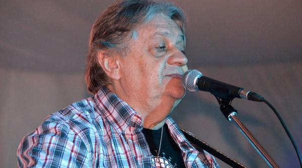 mircea vintila brambura canta in hard rock cafe