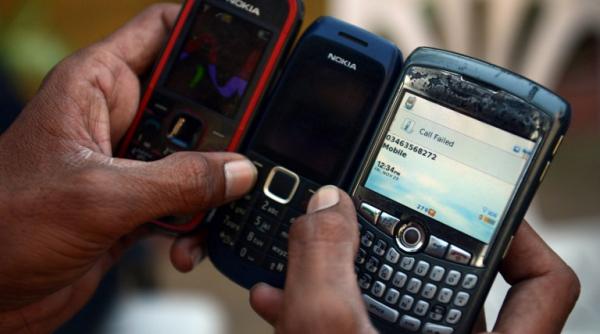 serviciile de telefonie mobila din pakistan au fost suspendate pentru a evita comiterea unor atentate