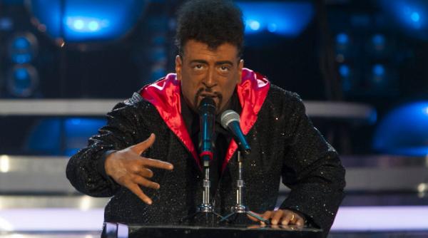 crbl s a indopat cu guma de mestecat si si a cerut scuze fata de mama lui