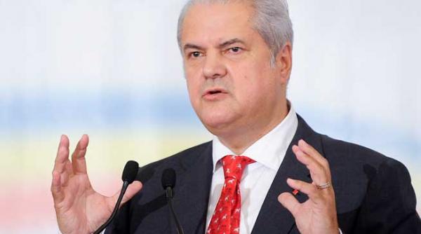 adrian nastase cat de disperata este elena udrea