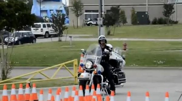 talent deosebit al politistilor motociclisti video