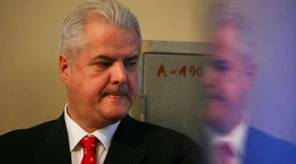 nastase si basescu si a facut afise la eurografica iar motivarea iccj omite acest lucru