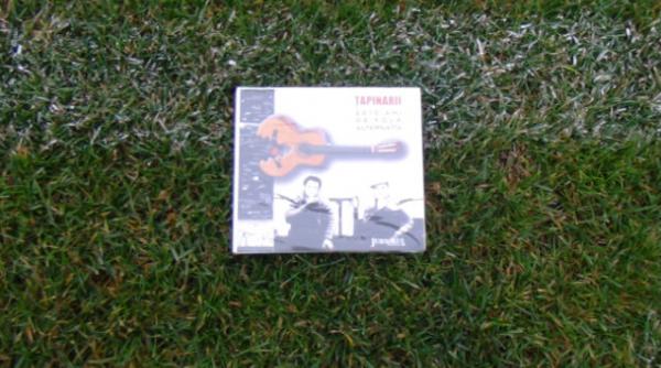 jurnalul national si tapinarii au impartit cd cu noul imn al stelei jucatorilor