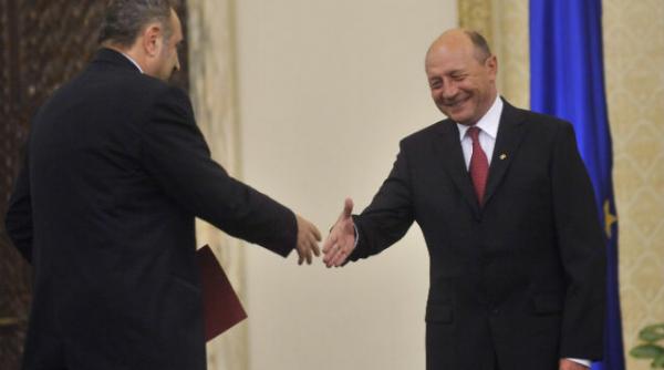 ministrul finantelor singurul ministru din cabinetul ponta prezent la receptia oferita de basescu