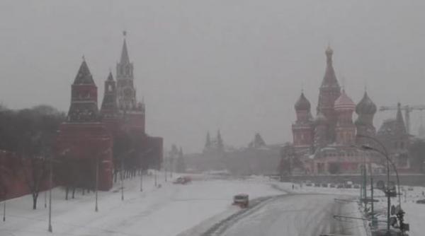 moscova paralizata de cele mai abundente ninsori din ultimii 50 de ani video