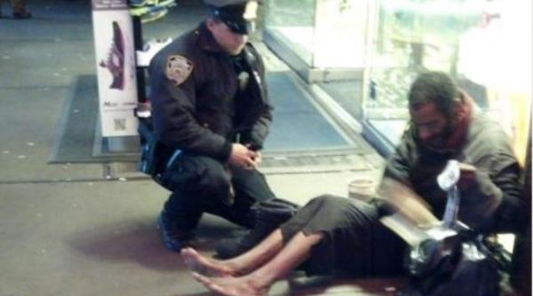 o fotografie pe facebook a transformat peste noapte un politist in erou