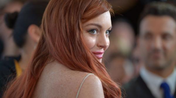 lindsay lohan bea doi litri de votca pe zi