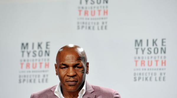 mike tyson a fost nebun de furie dupa ce l a prins pe brad pitt in pat cu sotia sa