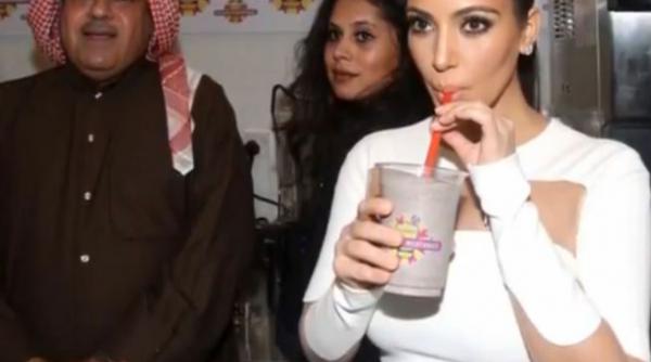 video kim kardashian a fost in bahrain vizita ei declansand proteste violente