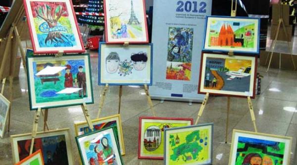 desene pentru ziua europei in pasajul universitatii din bucuresti