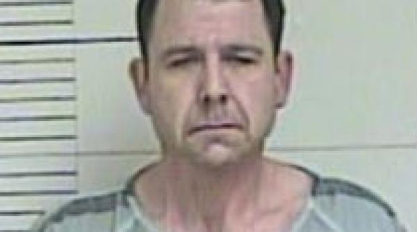 un talhar a chemat politia dupa ce oamenii pe care ii jefuia au scos pistoalele