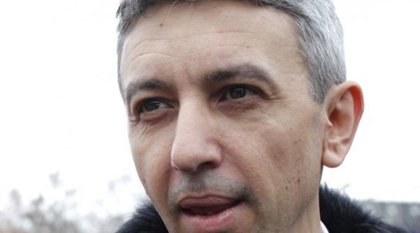 washington post magnatul mass media dan diaconescu arata ca un vanzator de masini second hand dar e jucator cheie in cursa electorala pentru alegerile parlamentare din romania