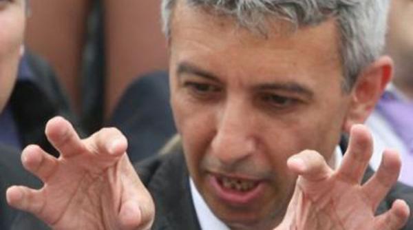 presa occidentala scrie despre dd populistul berlusconi de romania magnatul care nu si a reparat dintii stricati