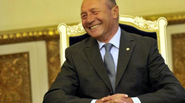 mesaj disperat postat de traian basescu pe facebook cu 40 de minute inainte de inchiderea urnelor