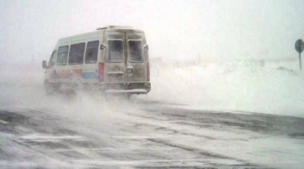 microbuz cu romani blocat de noua ore in slovenia din cauza viscolului