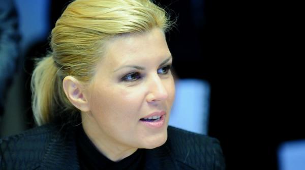 elena udrea n ar fi rau sa se dizolve parlamentul si asa este urias