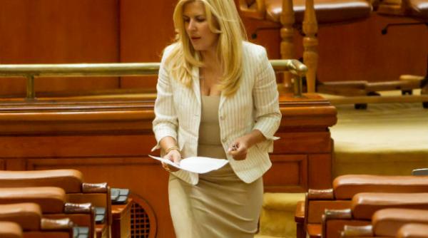 elena udrea vrea alegeri parlamentare anticipate o solutie dizolvarea parlamentului de catre basescu