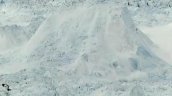 imagini spectaculoase cea mai mare rupere a unui ghetar filmata in premiera video