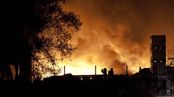 incendiu puternic la un complex comercial din brasov