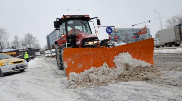 ninsorile viscolite ingreuneaza traficul in tara vezi ce drumuri nationale sunt inchise din cauza zapezii
