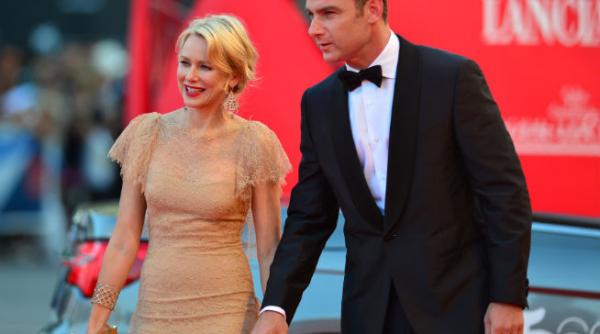 naomi watts si liev schreiber s ar putea sa nu le dea cadouri copiilor lor de craciun