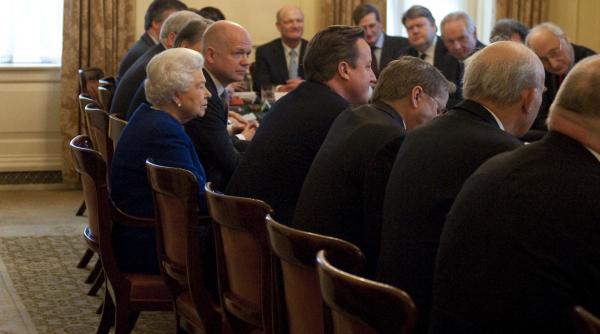 regina elisabeta a ii a in premiera la sedinta guvernului