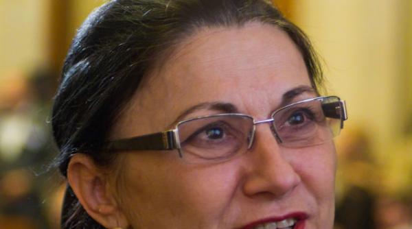 surprize surprize ecaterina andronescu nu va mai fi ministrul educatiei vezi cine va fi titularul portofoliului