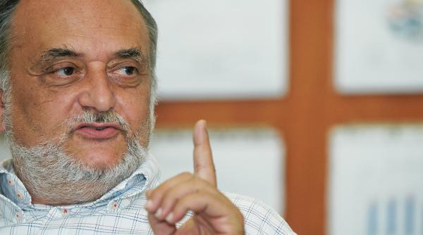 scoate i o foaie de hartie pove ti cu dinu patriciu i traian basescu