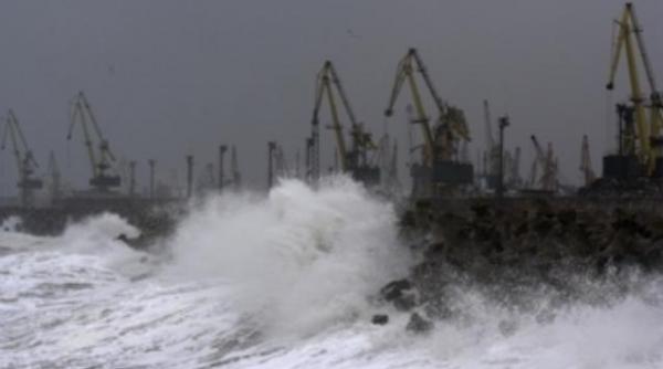 toate porturile de la marea neagra inchise din cauza vantului puternic