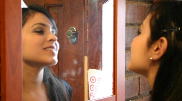 16 lucruri surprinzatoare pe care fetele le fac in secret