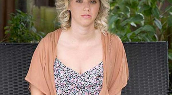 povestea incredibila a unei virgine se imbolnaveste daca este atinsa de un barbat