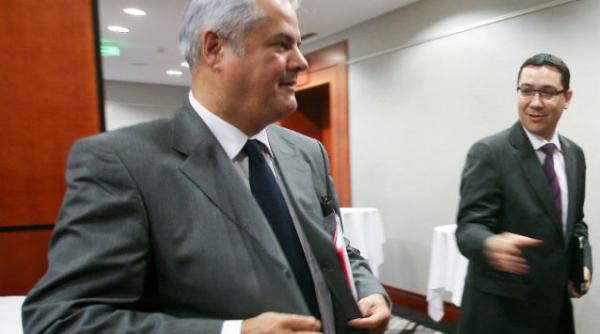 adrian nastase traian basescu se pozi ioneaza in rela ia cu noua majoritate parlamentara ca ef al opozi iei