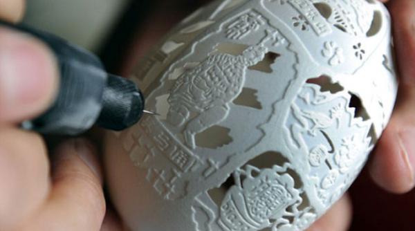 foto sculpturi in coji de oua un artist chinez foloseste o tehnica impresionanta