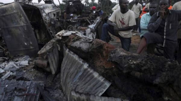 incendiu violent in capitala nigeriei explozia unui depozit de artificii a ranit 30 de oameni