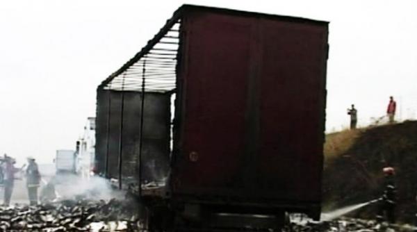 trafic intrerupt pe a3 dupa ce un tir incarcat cu azotat de amoniu a luat foc