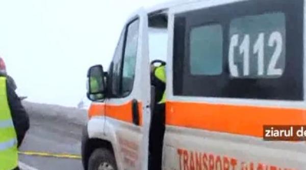 un sofer de ambulanta s a urcat beat la volan provocand un accident in lant